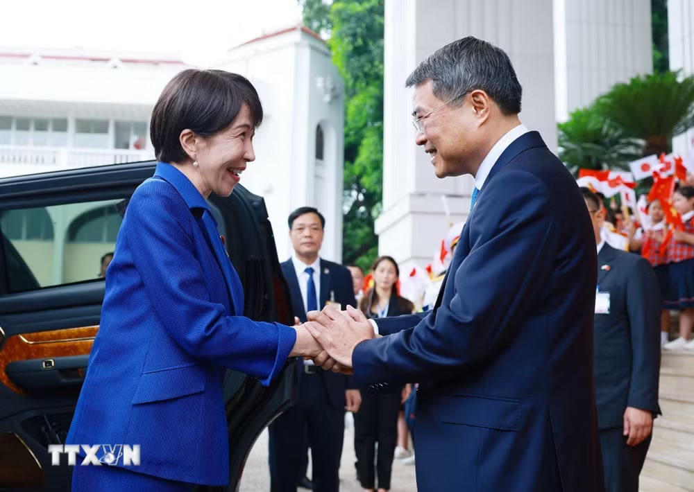 ttxvn-0205-thu-tuong-le-minh-hung-don-thu-tuong-nhat-ban-2.jpg