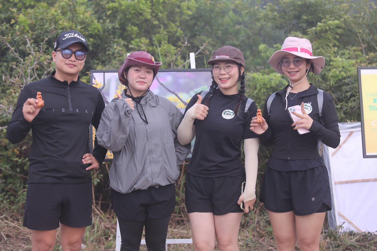 Hơn 300 người vượt bán đảo Sơn Trà trong sương mù, kêu gọi bảo vệ môi trường