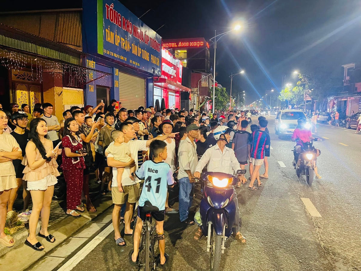 Hà Tĩnh: Quán cafe bốc cháy trong đêm