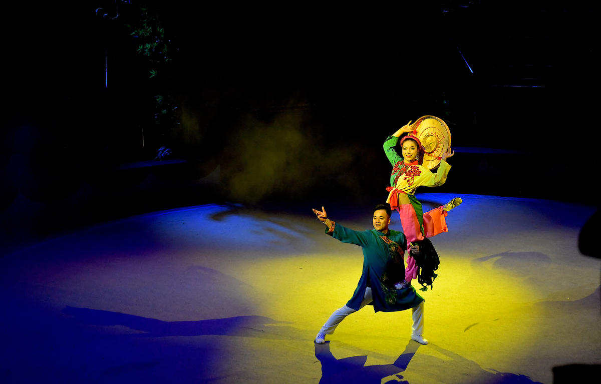 Tiết mục “Về miền Quan họ”.