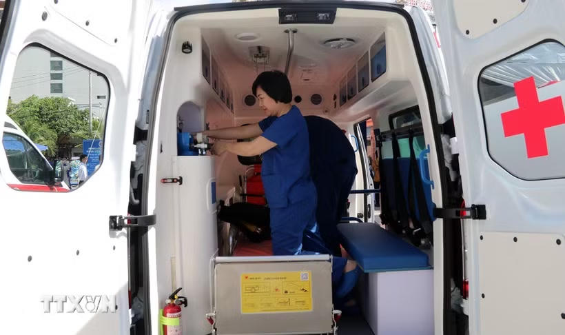 Trong dịp nghỉ lễ 30/4 và 1/5 năm 2026, mặc dù khối lượng công việc tăng cao, đội ngũ cán bộ, nhân viên y tế tại tất cả các cơ sở khám, chữa bệnh đã thường trực 4 cấp đầy đủ. (Ảnh: TTXVN).