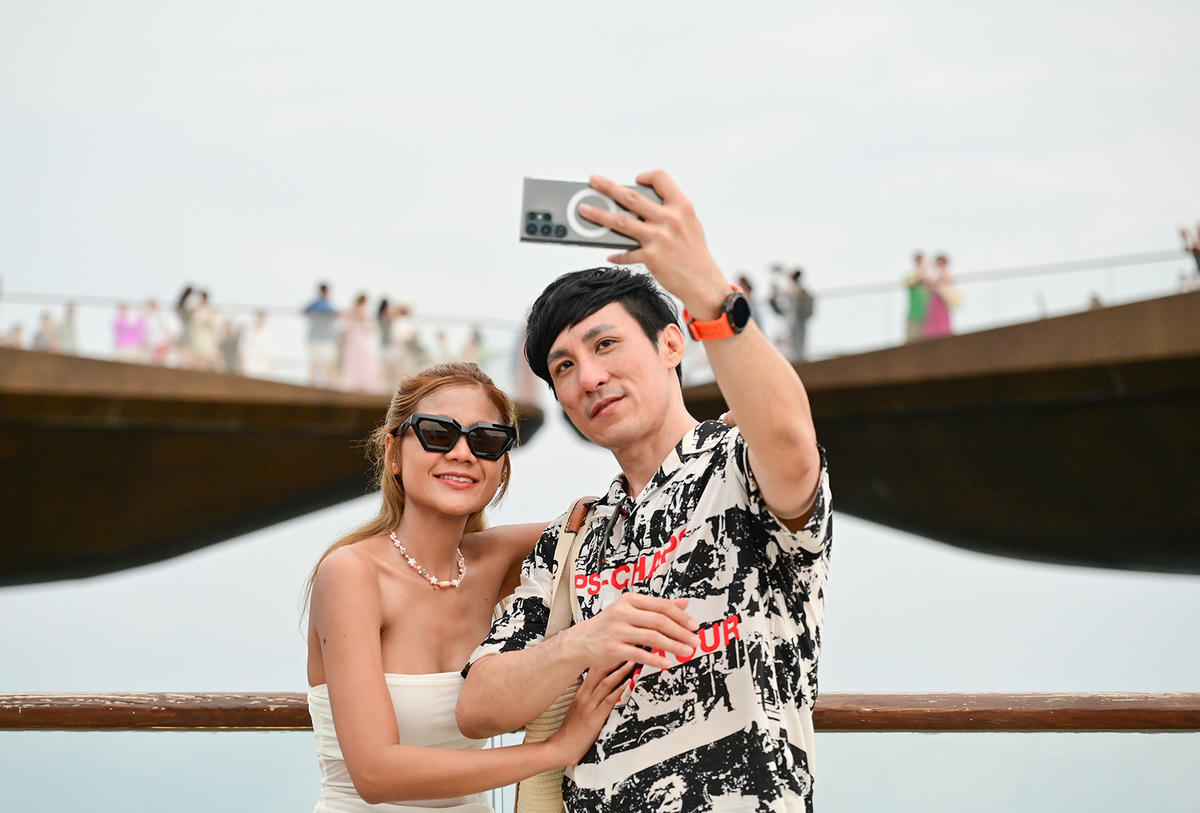Du khách cui chơi giải trí tại đảo ngọc Phú Quốc. Ảnh Nguyễn Minh.