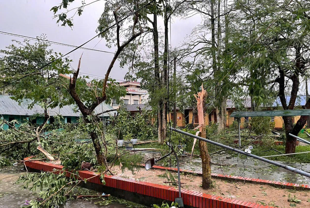 Mưa giông gây thiệt hại tại một số khu vực. Ảnh: CTV.
