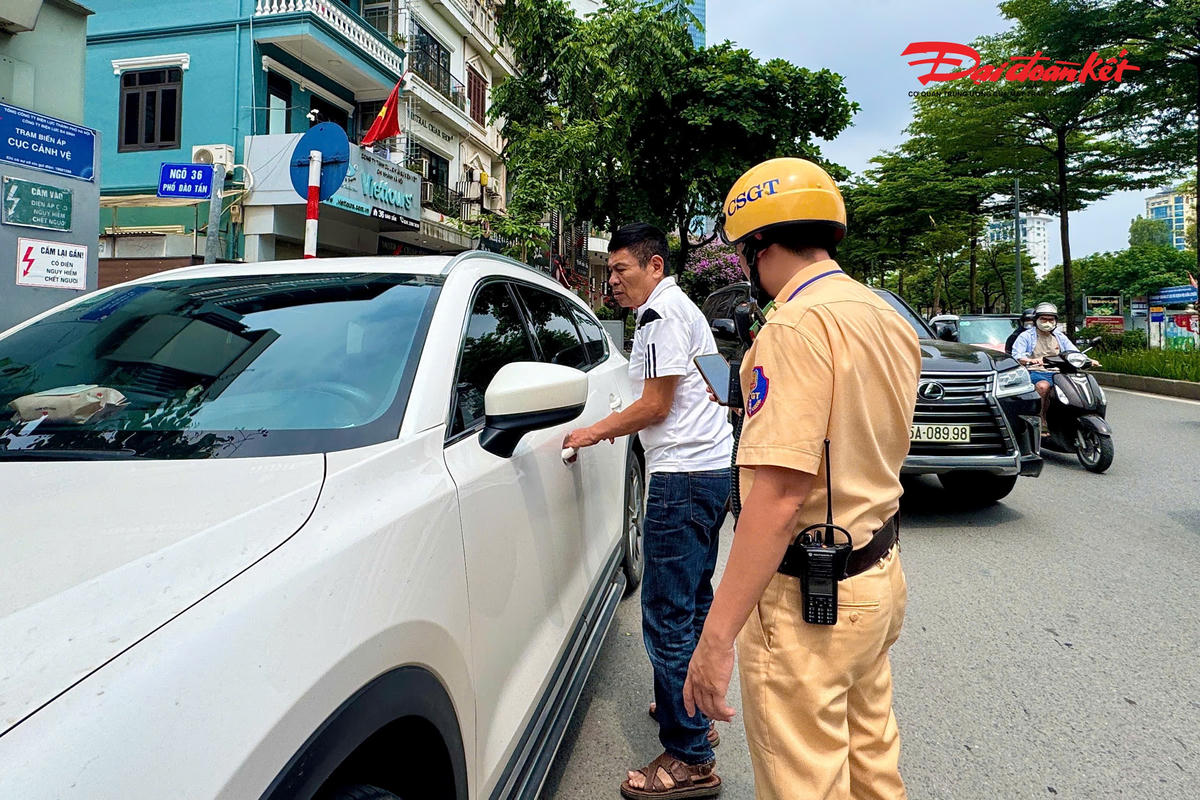 Trong 4 ngày nghỉ lễ, lực lượng CSGT đã phát hiện, xử lý 2.831 trường hợp vi phạm trật tự an toàn giao thông, phạt tiền hơn 8,4 tỷ đồng; tạm giữ 390 phương tiện; trừ điểm giấy phép lái xe đối với 390 trường hợp. Trên tuyến đường thủy, xử lý 21 trường hợp vi phạm. Các lỗi vi phạm chủ yếu gồm: vi phạm nồng độ cồn (634 trường hợp), vi phạm tốc độ (234 trường hợp), vi phạm quá khổ, quá tải (62 trường hợp).