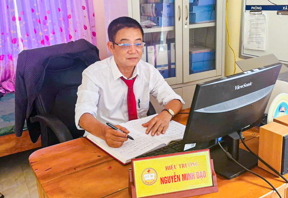 Thầy Nguyễn Minh Đạo, Hiệu trưởng Trường THCS Kỳ Ninh.