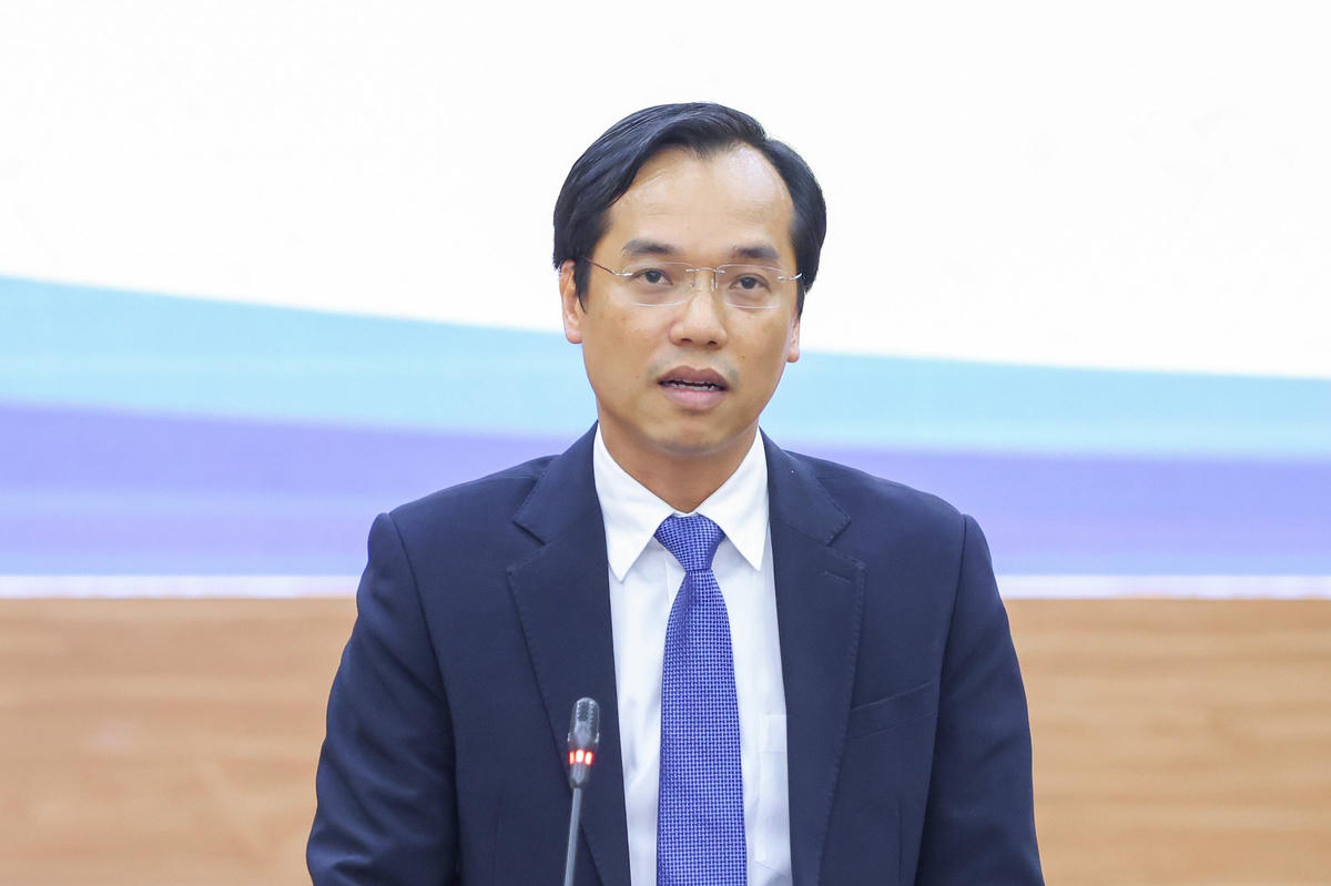 Ông Nguyễn Bình Minh - Ủy viên Đoàn Chủ tịch - Chánh văn phòng Cơ quan UBTƯ MTTQ Việt Nam trả lời câu hỏi của các cơ quan báo chí. Ảnh: Quang Vinh.