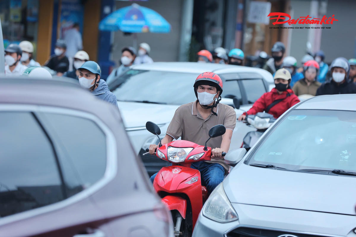 Hà Nội nhộn nhịp trở lại sau kỳ nghỉ lễ 30/4 - 1/5