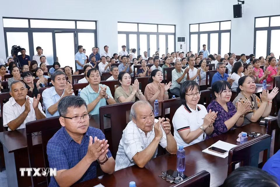 Cử tri xã Hóc Môn, Thành phố Hồ Chí Minh dự hội nghị. (Ảnh: Doãn Tấn/TTXVN)