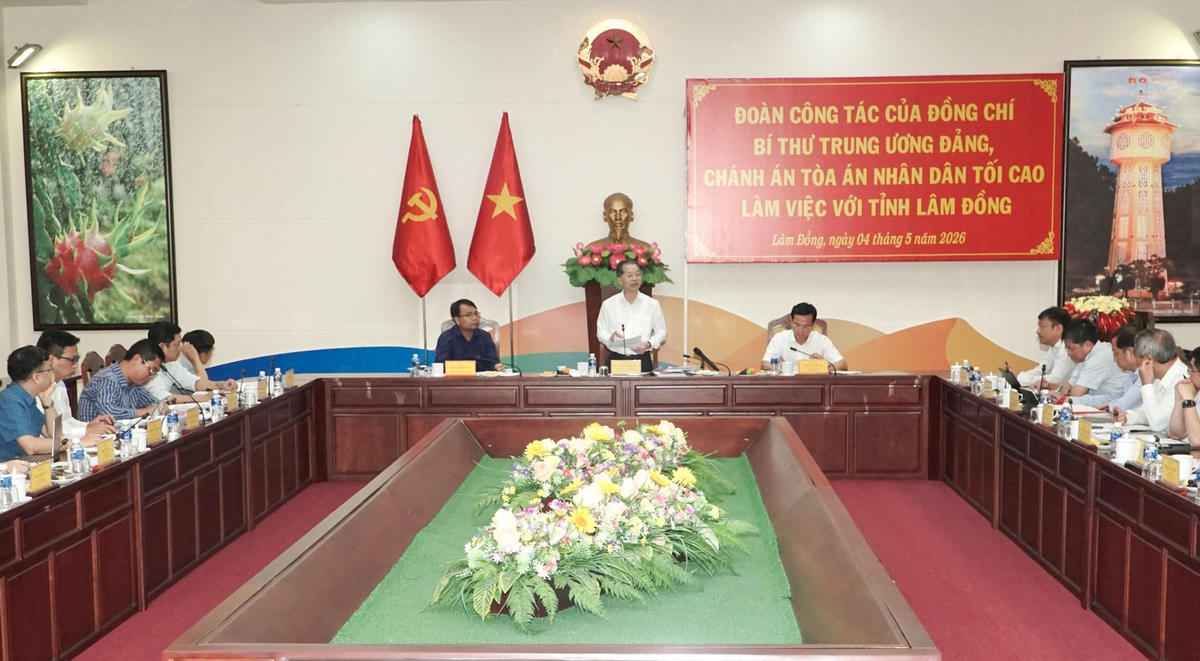 Quang cảnh buổi làm việc.