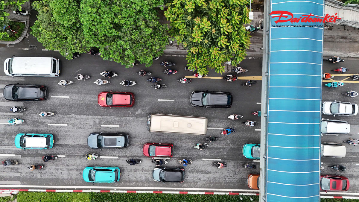 Hà Nội nhộn nhịp trở lại sau kỳ nghỉ lễ 30/4 - 1/5
