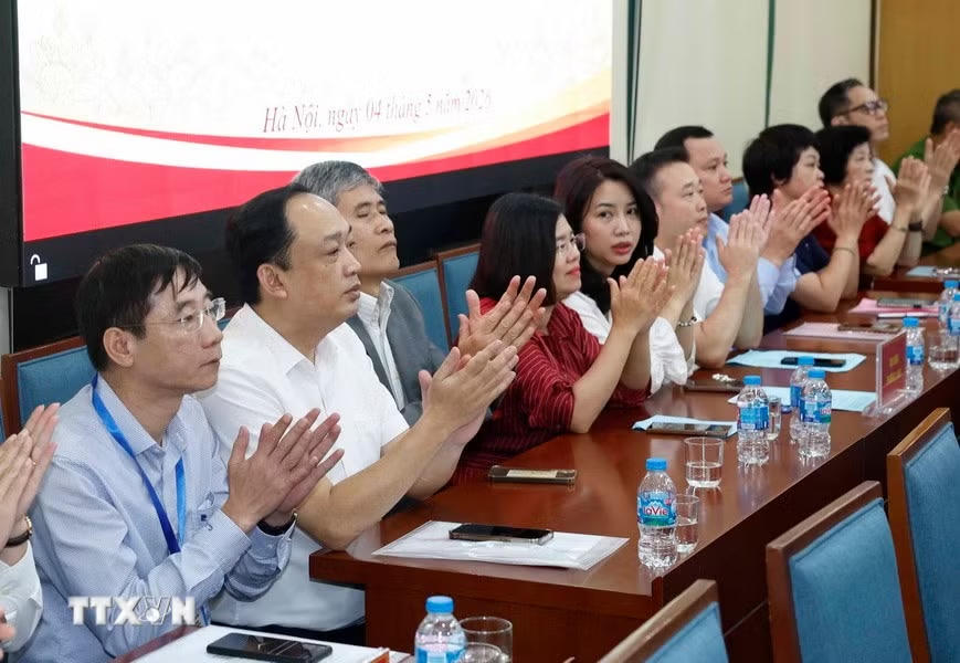 ttxvn-tong-bi-thu-chu-tich-nuoc-to-lam-tiep-xuc-cu-tri-6.jpg