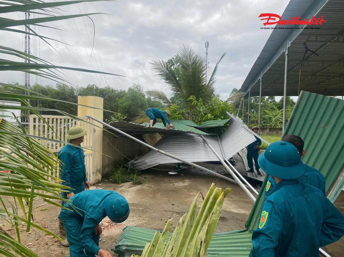 Tổng thiệt hại ban đầu ước tính do giông lốc, mưa đá tại xã Thành Bình Thọ gần 12 tỷ đồng. Ảnh: HH
