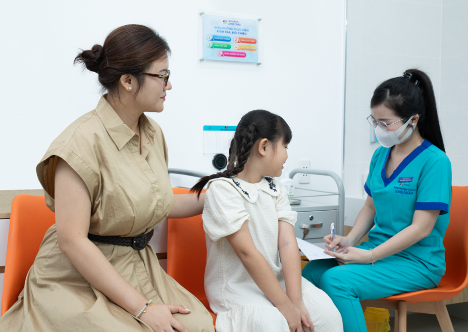 Trẻ nhỏ là đối tượng dễ trở nặng nếu mắc sốt xuất huyết, phụ huynh chủ động tìm hiểu các biện pháp phòng bệnh hiệu quả.