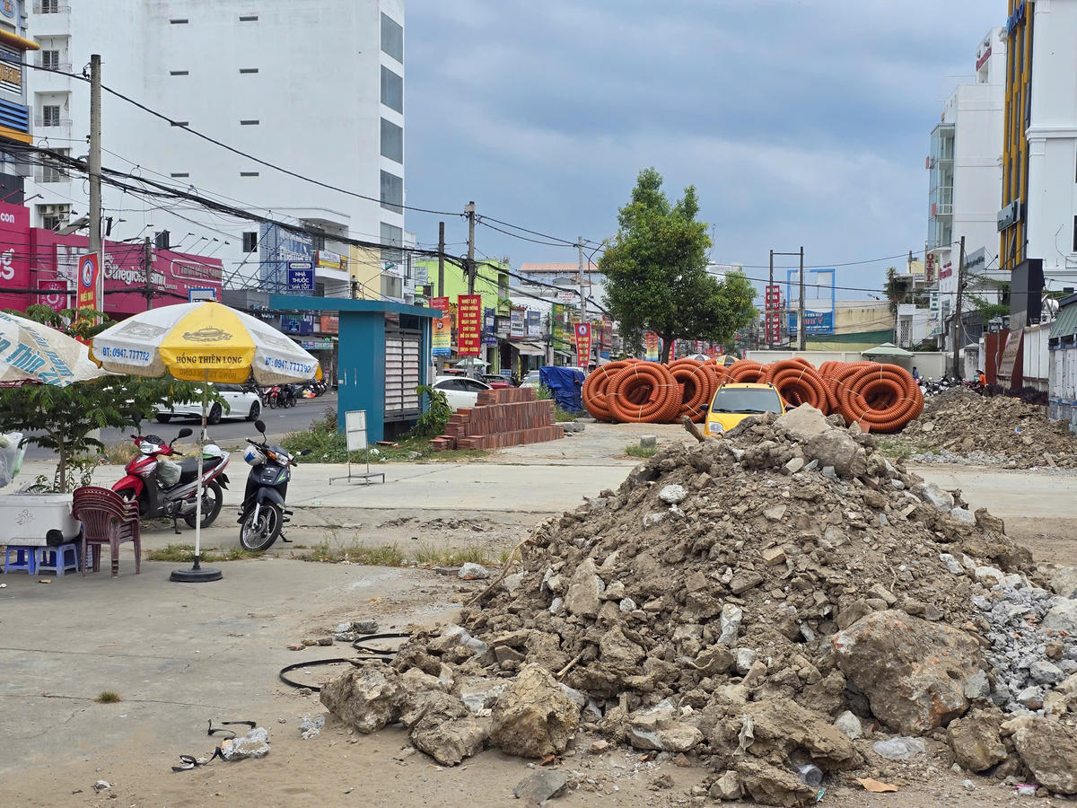 Công tác giải phóng mặt bằng Dự án Nâng cấp, mở rộng Quốc lộ 91 (đoạn từ Km0 - Km7). Đang được thực hiện khẩn trương. Ảnh Hồng Thắm&nbsp;