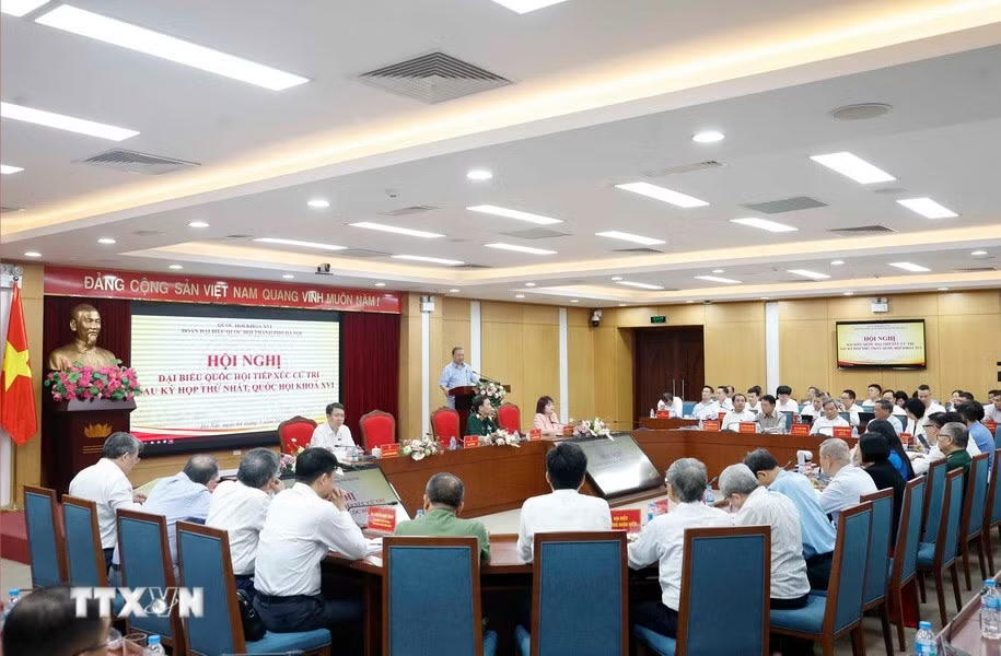 ttxvn-tong-bi-thu-chu-tich-nuoc-to-lam-tiep-xuc-cu-tri-2.jpg