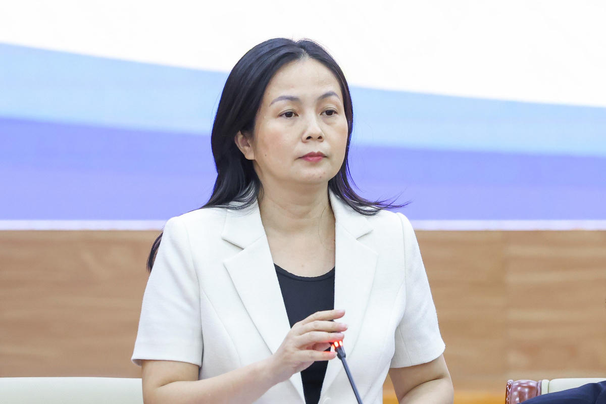 Bà Nông Thị Mai Huyền - Ủy viên Đoàn Chủ tịch, Trưởng ban Tổ chức - Kiểm tra Cơ quan UBTƯ MTTQ Việt Nam trả lời câu hỏi của các cơ quan báo chí. Ảnh: Quang Vinh.