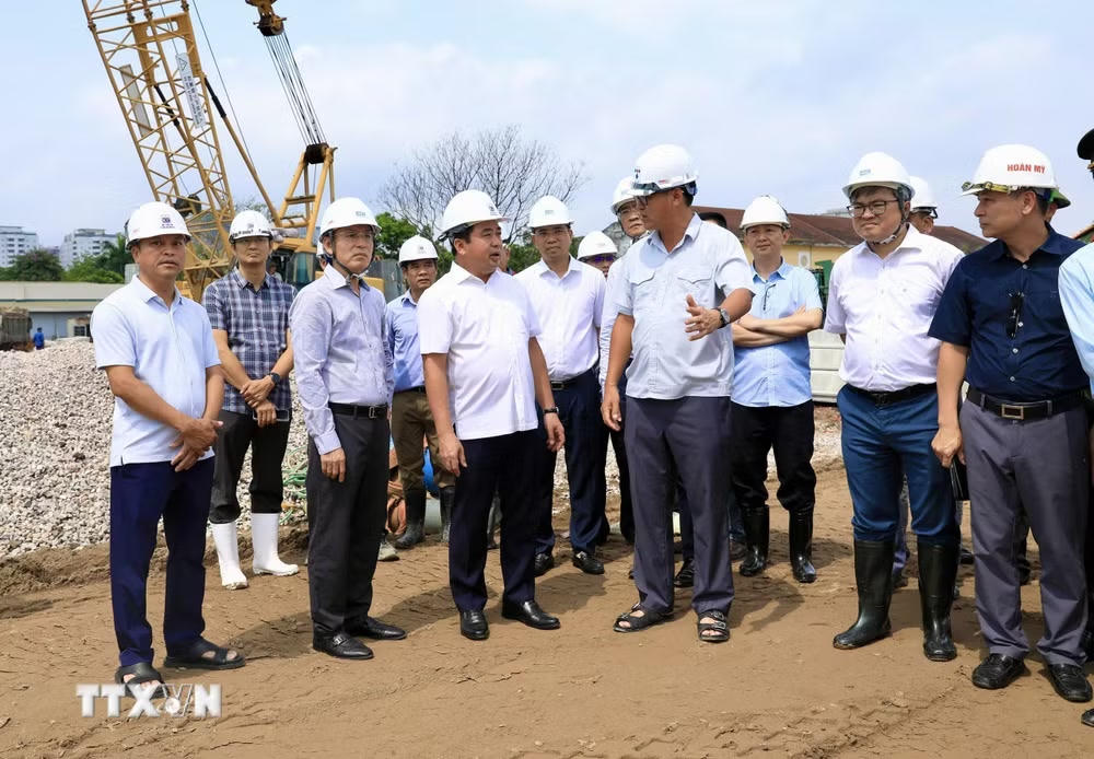 ttxvn-bi-thu-thanh-uy-ha-noi-kiem-tra-thao-go-vuong-mac-mat-bang-mot-so-du-an-trong-diem-8738872-1.jpg