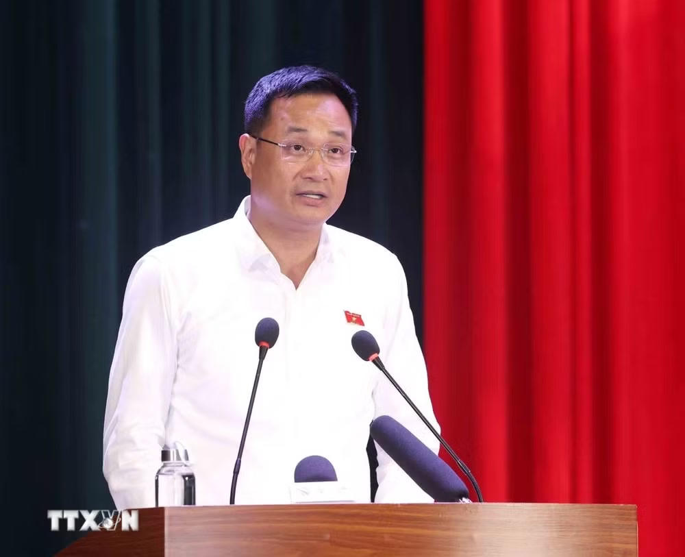 ttxvn-thuong-truc-ban-bi-thu-tran-cam-tu-tiep-xuc-cu-tri-tai-thanh-pho-da-nang-0505-3.jpg