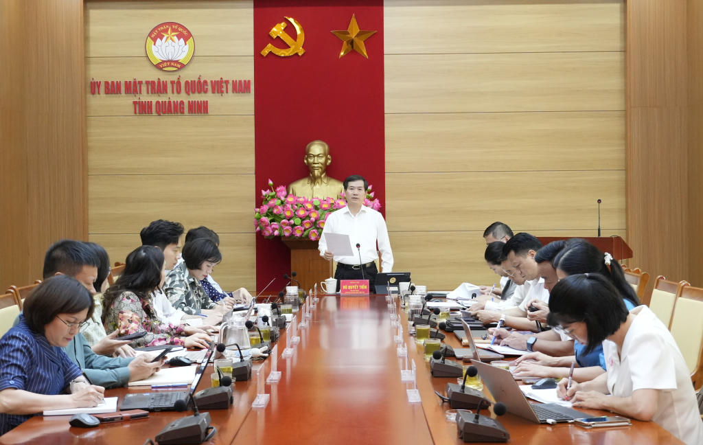 Phó Bí thư Tỉnh ủy, Chủ tịch Ủy ban MTTQ Việt Nam tỉnh Quảng Ninh Vũ Quyết Tiến chủ trì hội nghị.