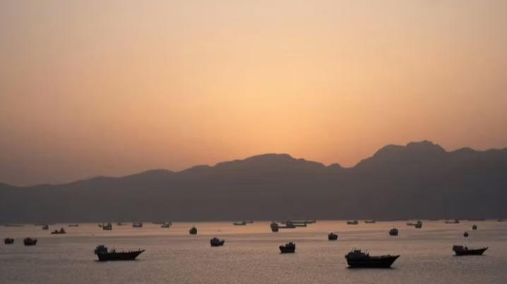Mỹ đánh chìm tàu Iran, căng thẳng tại eo biển Hormuz tiếp tục leo thang