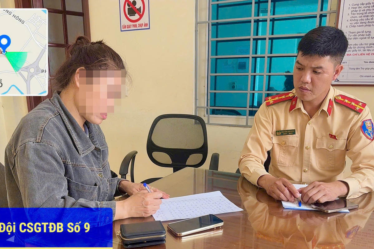 CSGT làm việc với người điều khiển xe tại cơ quan công an.