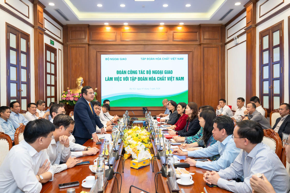 Toàn cảnh buổi làm việc.