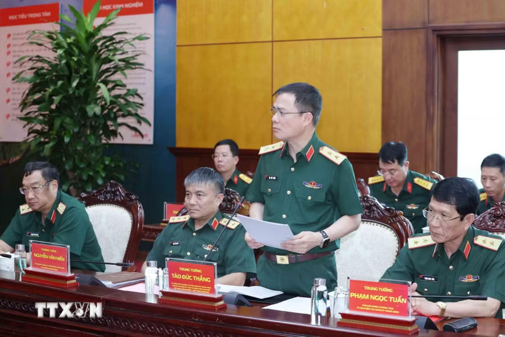 ttxvn-doan-kiem-tra-giam-sat-so-12-cua-bo-chinh-tri-lam-viec-voi-ban-thuong-vu-dang-uy-tap-doan-viettel-4.jpg