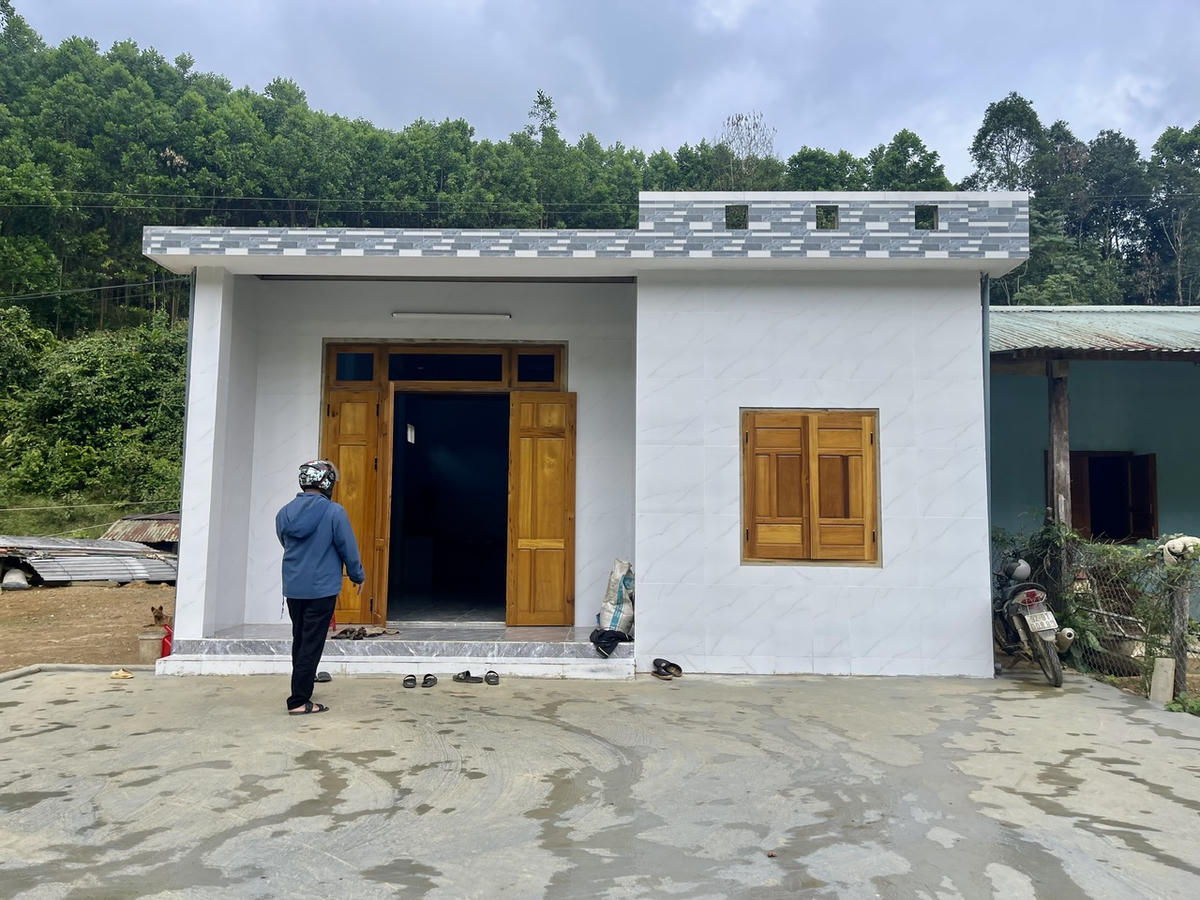 Nhờ Mặt trận và tổ chức CT-XH cùng chính quyền vào cuộc sớm người dân Trà Tân sớm có nhà sau lũ. Ảnh: Tấn Thành.