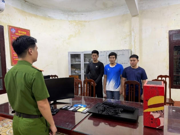 3 đối tượng lừa đảo chiếm đoạt tài sản qua trò chơi điện tử trực tuyến tại cơ quan công an.
