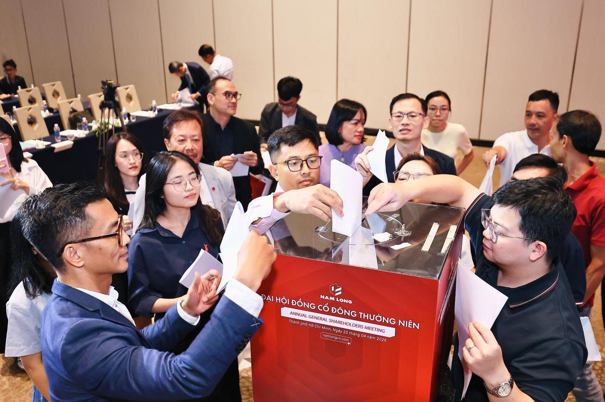Cổ đông bỏ phiếu bầu HĐQT nhiệm kỳ mới.