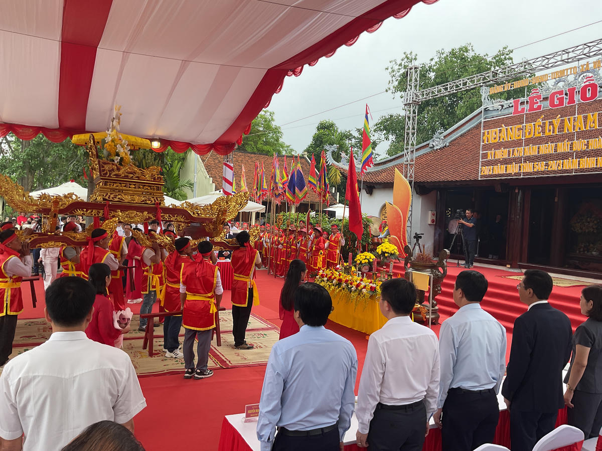 Nghi lễ rước kiệu. Ảnh: Tùng Duy.