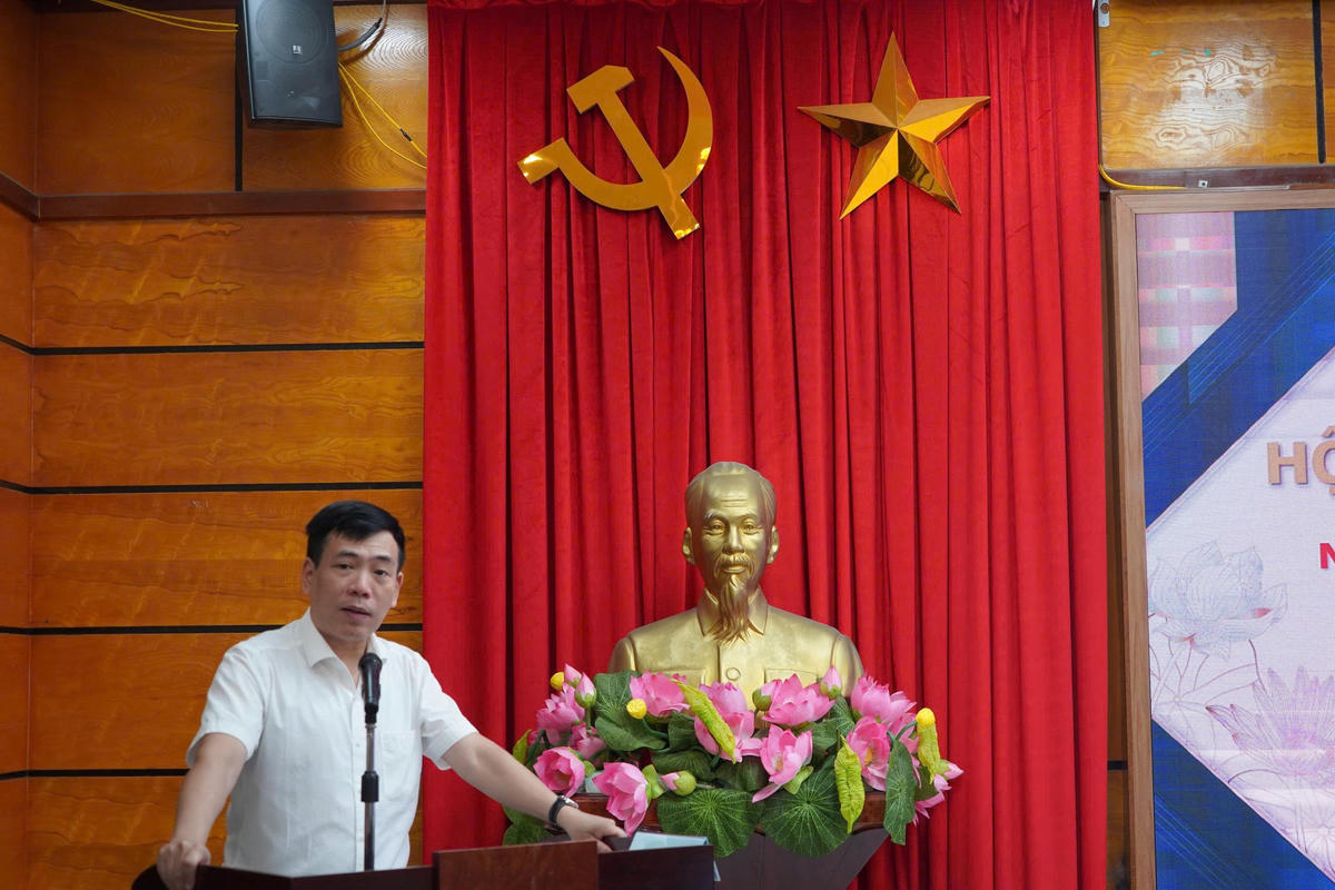 TS. Hoàng Xuân Châu, Phó Hiệu trưởng Trường ĐH Luật Hà Nội phát biểu khai mạc.