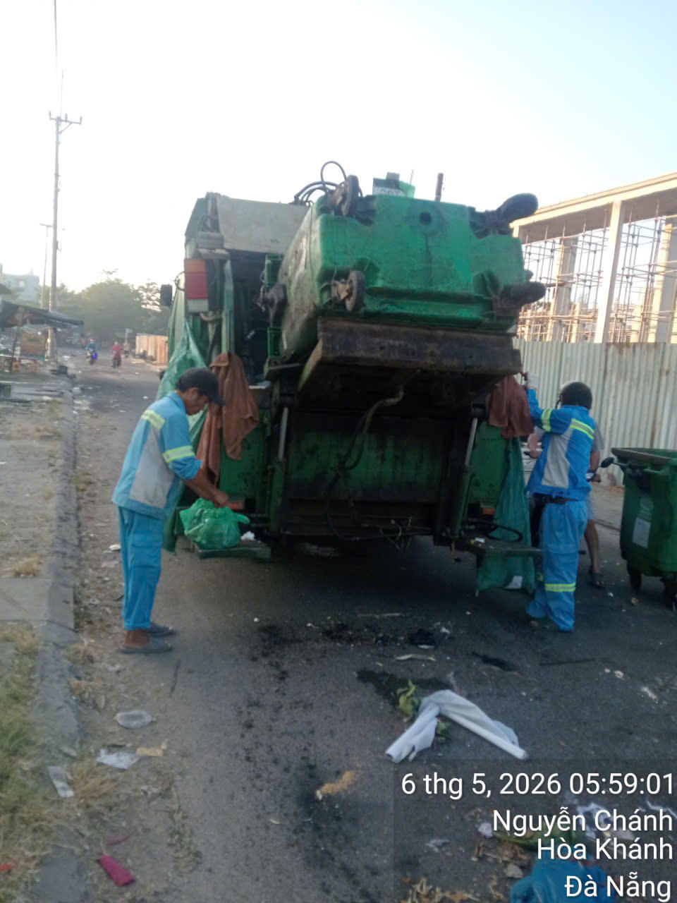 Đà Nẵng: Mật phục, liên tục bắt xe đổ trộm xà bần, rác thải
