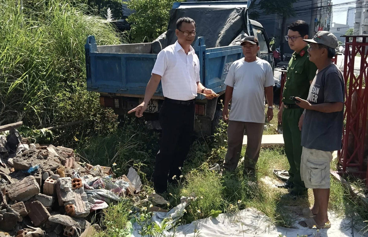 Đà Nẵng: Mật phục, liên tục bắt xe đổ trộm xà bần, rác thải