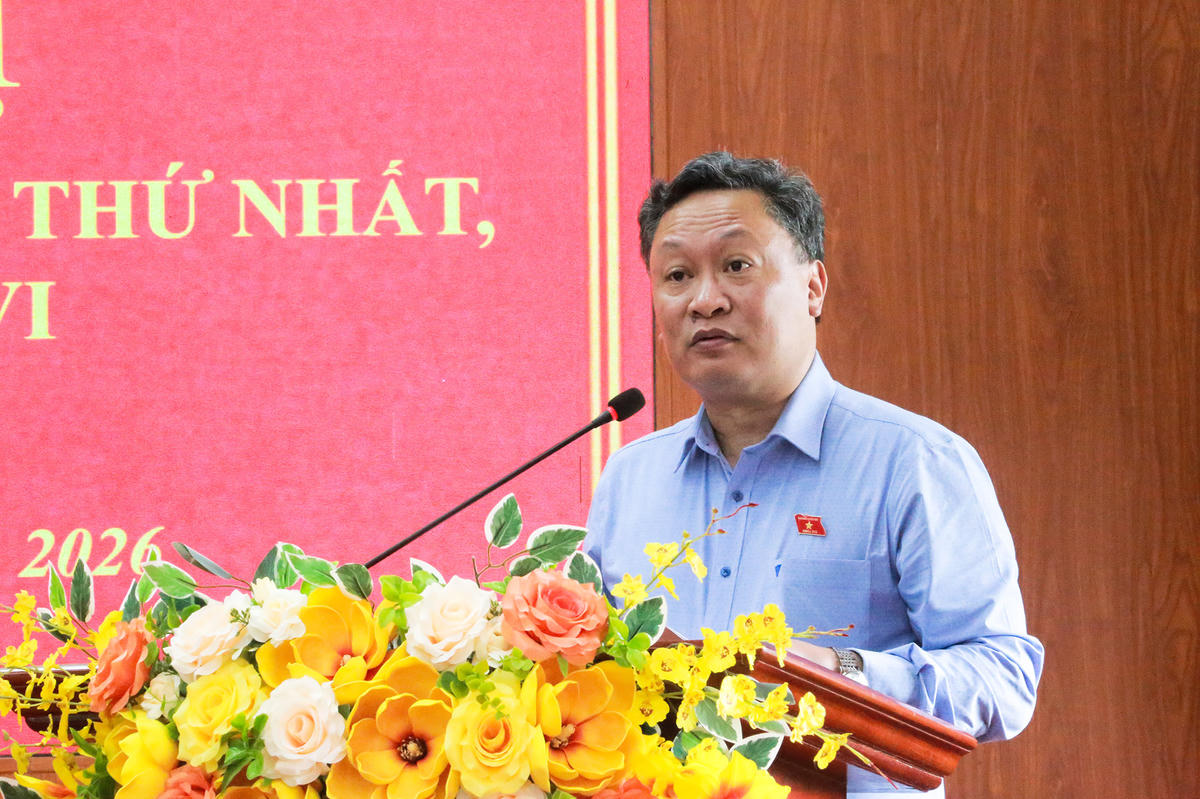 Ông Vũ Minh Đạo - Đại biểu Quốc hội chuyên trách tại Ủy ban Văn hóa và Xã hội của Quốc hội thay mặt Tổ công tác Đoàn đại biểu Quốc hội tỉnh Lai Châu thông báo đến cử tri các hoạt động, kết quả của kỳ họp thứ nhất Quốc hội khóa XVI đồng thời cũng nêu nhiều kiến nghị của cử tri Lai Châu đến các diễn đàn của Quốc hội. Trong suốt buổi tiếp xúc, nhiều ý kiến của cử tri phường Tân Phong được các đại biểu trả lời đầy đủ.