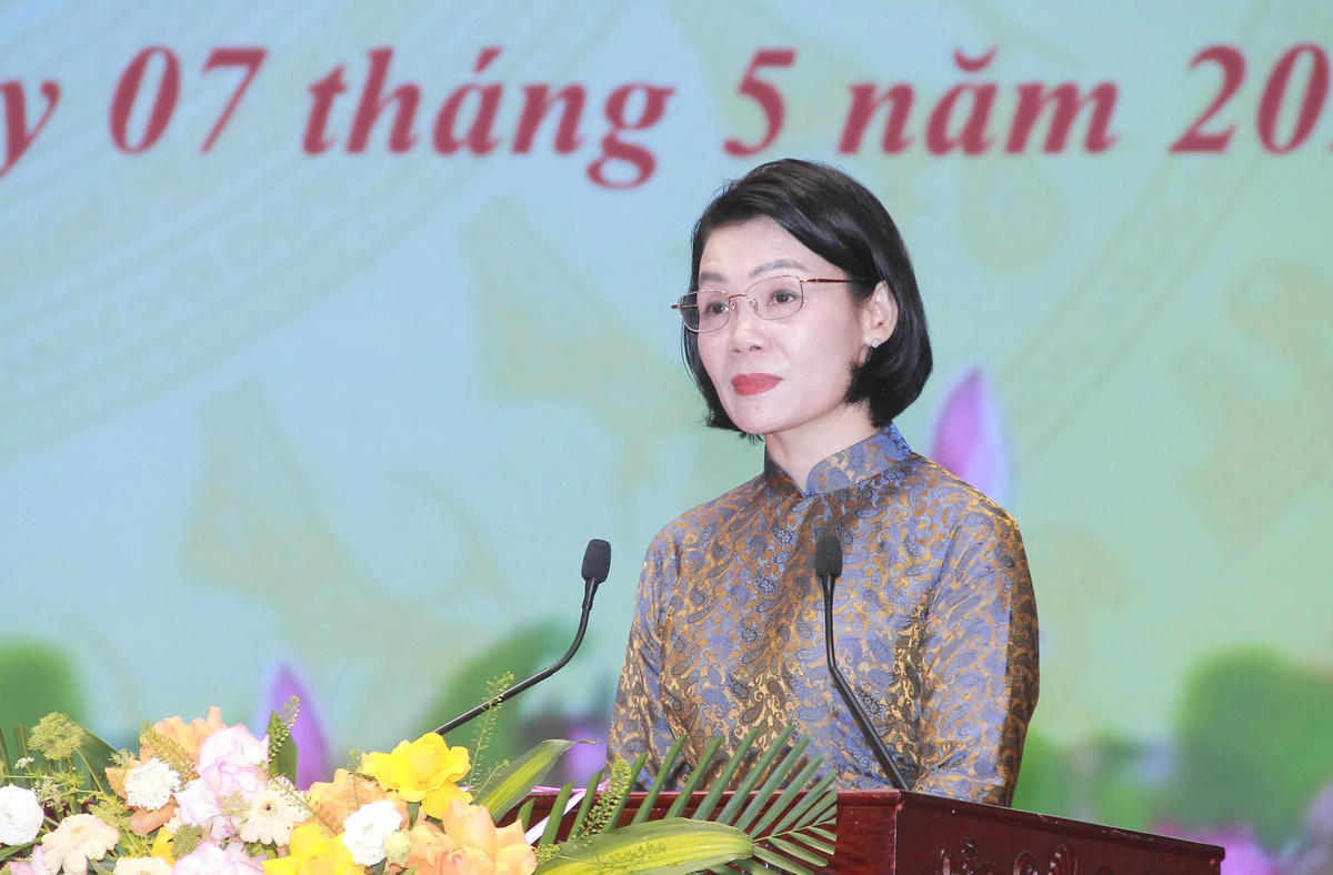Bà Đỗ Thị Toán, Phó Chủ tịch Thường trực Ủy ban MTTQ tỉnh Thanh Hóa phát biểu tại hội nghị. Ảnh: Nguyễn Chung.