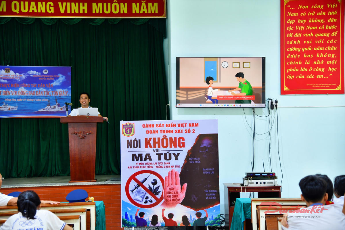Quang cảnh chương trình tuyên truyền. Ảnh: Hồng Vân.