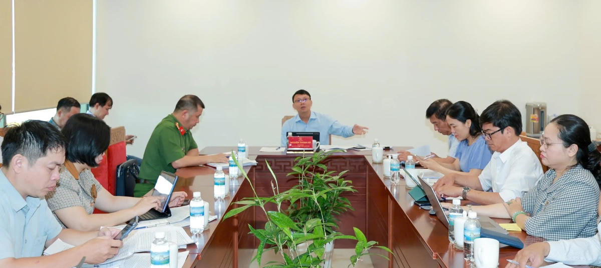Quang cảnh buổi làm việc. 