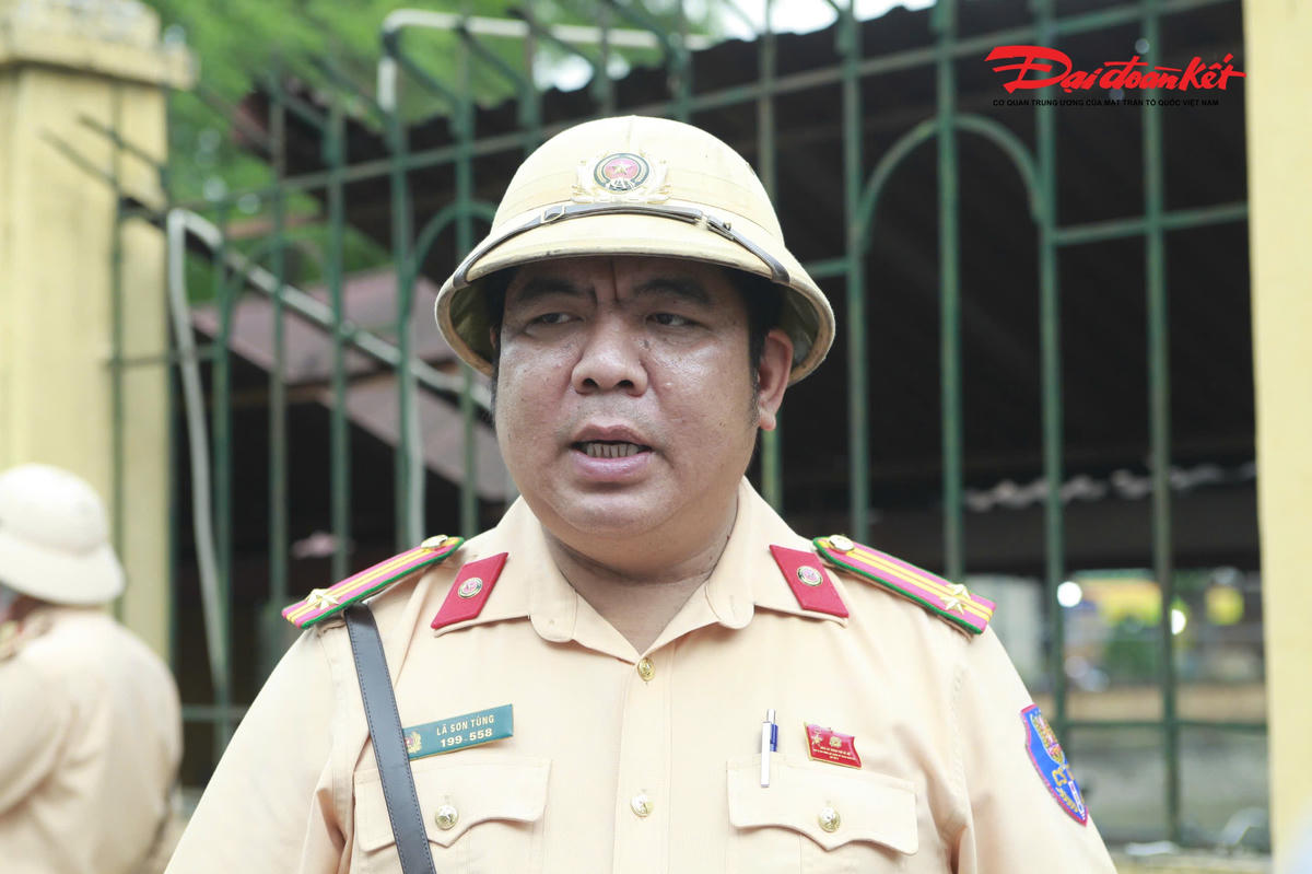 Theo Trung tá Lã Sơn Tùng, khu vực quanh các trường học tại huyện Đan Phượng thường xuyên có lực lượng CSGT và công an xã tuần tra kiểm soát nên hầu như không xuất hiện các điểm “độ, chế” xe điện trái phép. Đây cũng là yếu tố giúp hạn chế nguy cơ học sinh sử dụng phương tiện mất an toàn.