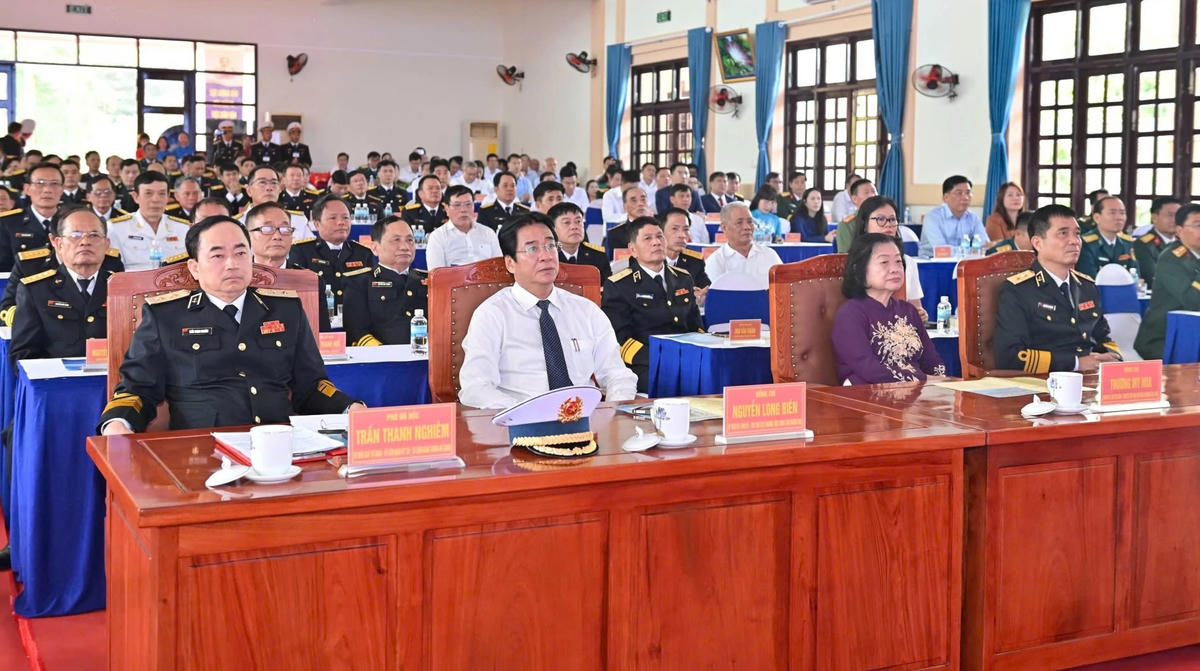 Các lãnh đạo dự lễ kỷ niệm.