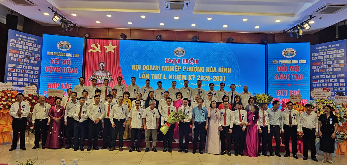 Các đại biểu chụp ảnh lưu niệm tại Đại hội. Ảnh: T.H.