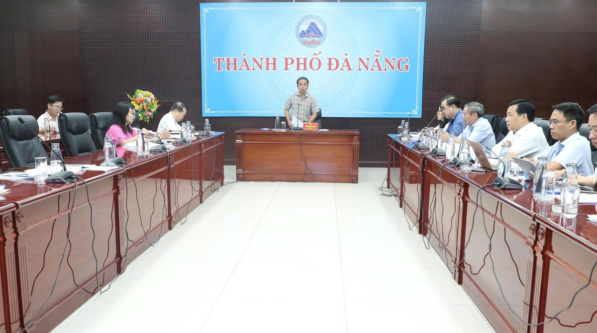 Phó Chủ tịch UBND TP Trần Anh Tuấn yêu cầu các sở, ngành phải có kế hoạch, phương án cụ thể bảo đảm an toàn cho các kỳ thi. Ảnh: TT.