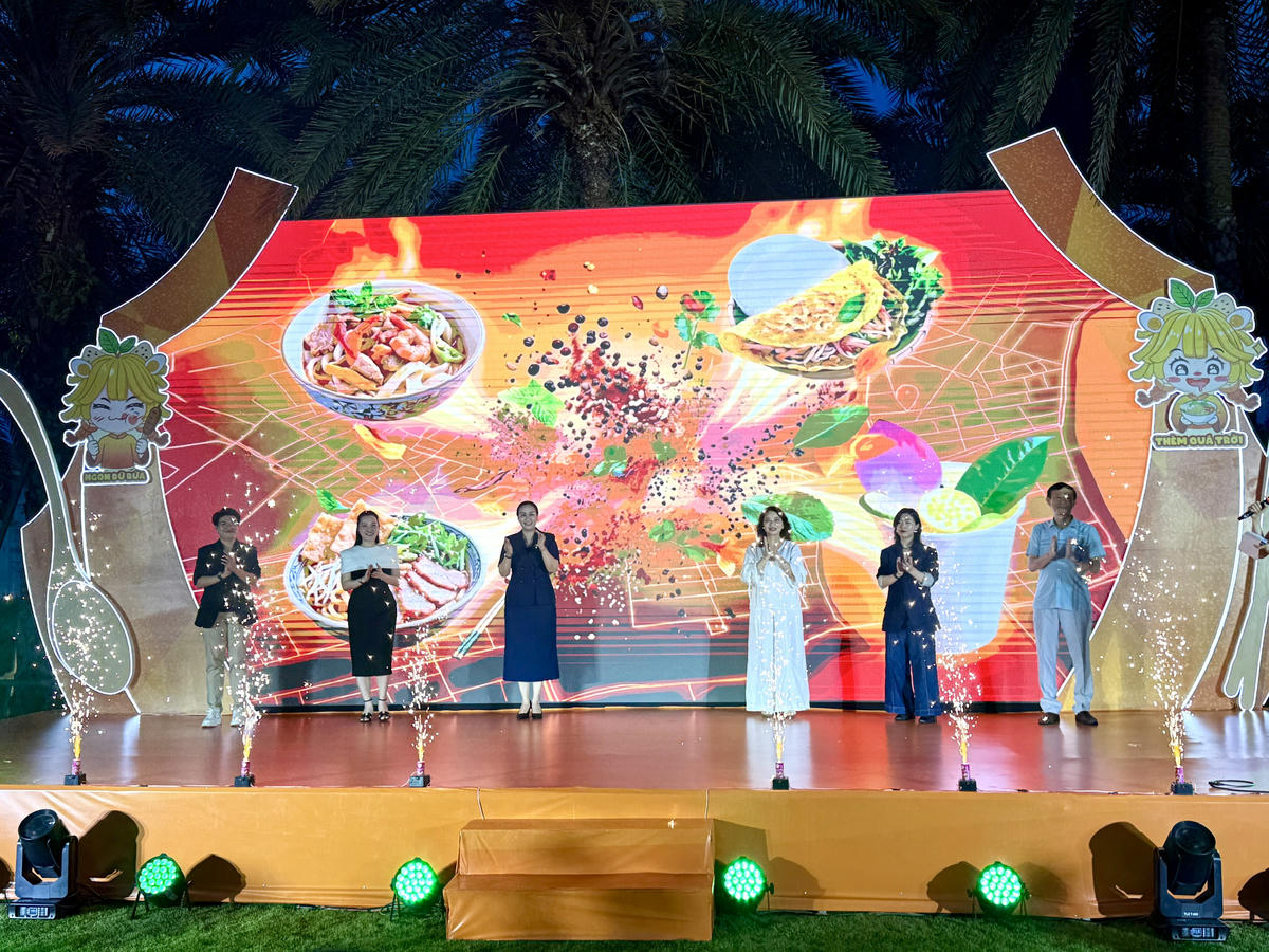 Các đại biểu thực hiện nghi thức khai mạc Lễ hội Đà Nẵng Food Tour 2026. Ảnh: Nguyễn Tú.