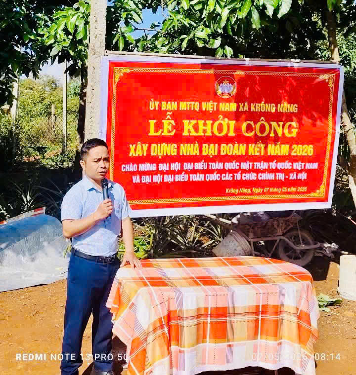Ông Y Rô Ya Niê – Ủy viên Ban Thường vụ Đảng ủy, Chủ tịch Ủy ban MTTQ Việt Nam xã Krông Năng phát biểu. Ảnh:TN.