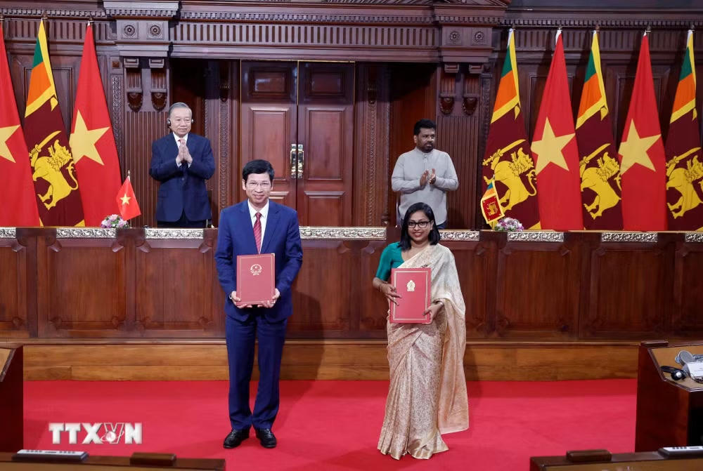 ttxvn-tong-bi-thu-chu-tich-nuoc-to-lam-va-tong-thong-anura-kumara-dissanayake-chung-kien-le-trao-cac-van-kien-hop-tac-0805-2.jpg