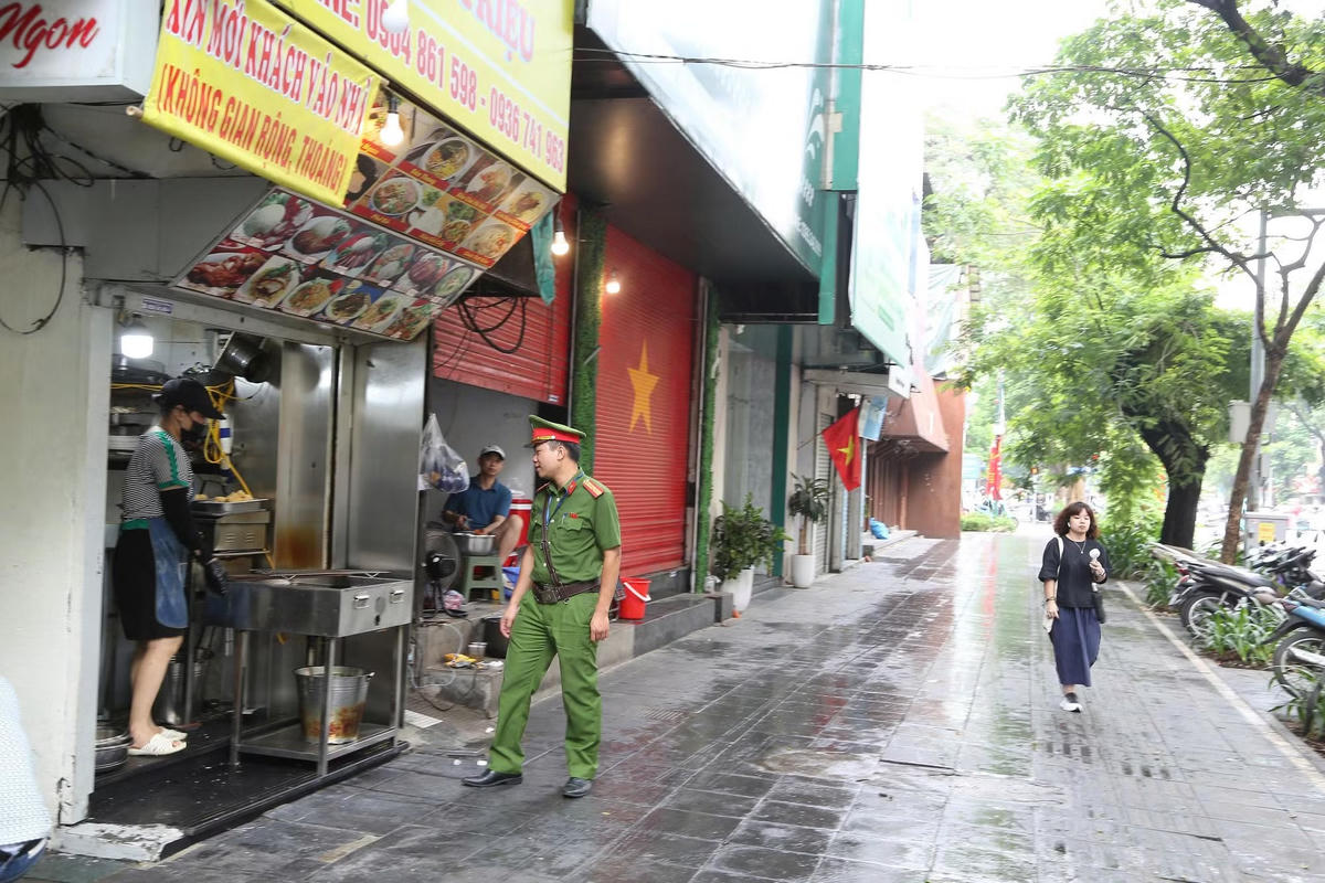 Phường Cửa Nam quyết liệt xử lý các 'điểm nghẽn' trật tự đô thị