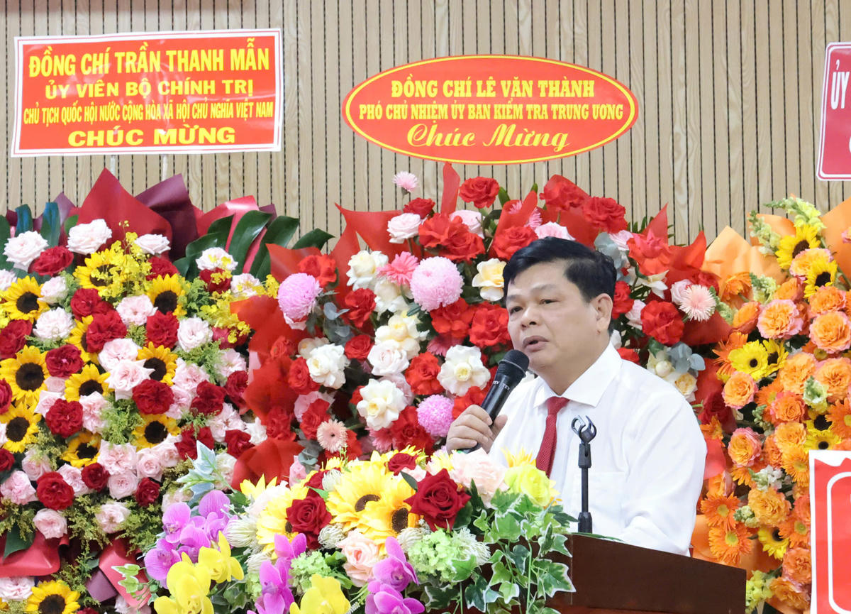 BS CKII Phạm Thanh Phong - Phó Giám đốc Bệnh viện Đa khoa Trung ương Cần Thơ phát biểu tại hội thảo. Ảnh Hồng Thắm&nbsp;