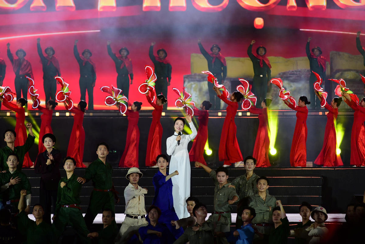 Lễ hội Hoa Phượng Đỏ 2026 với chủ đề “Hải Phòng – Hội tụ – Tỏa sáng”. Ảnh: Hoàng Quân&nbsp;