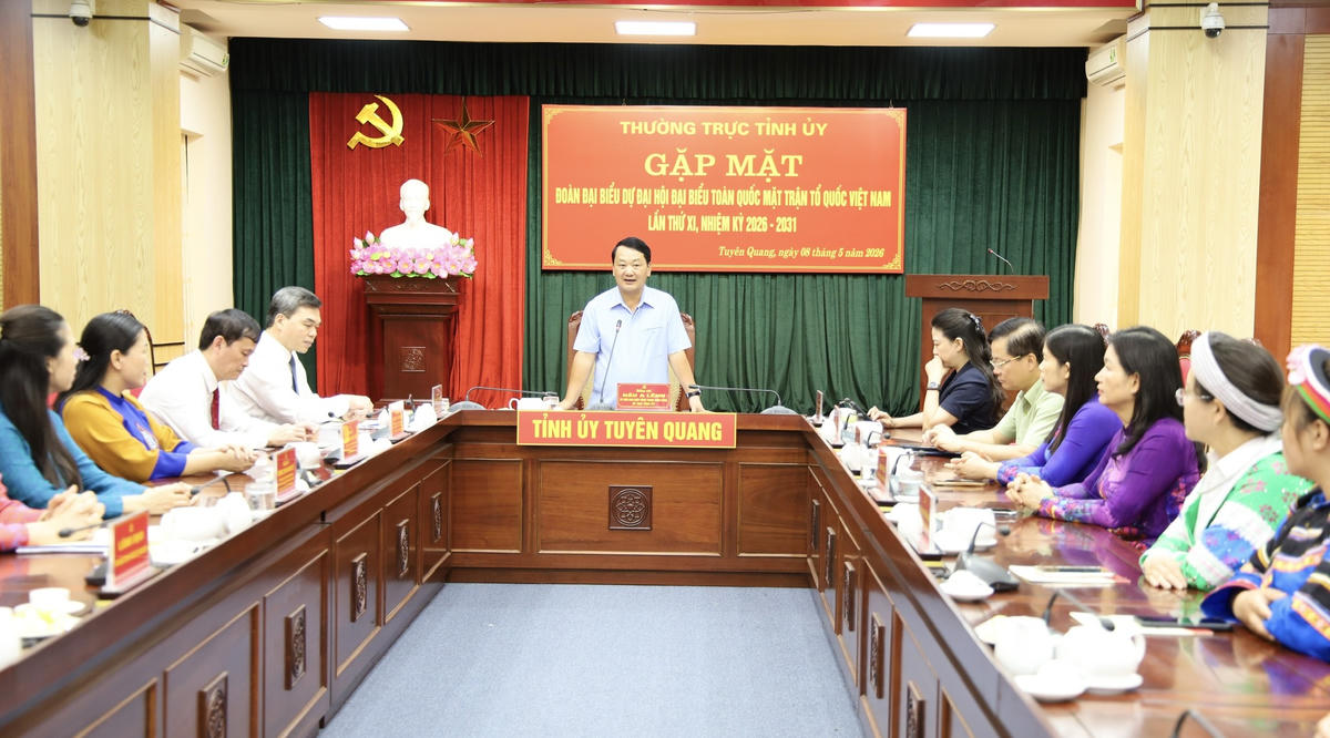 Bí thư Tỉnh ủy Tuyên Quang Hầu A Lềnh chủ trì buổi gặp mặt. Ảnh: MTTQ.