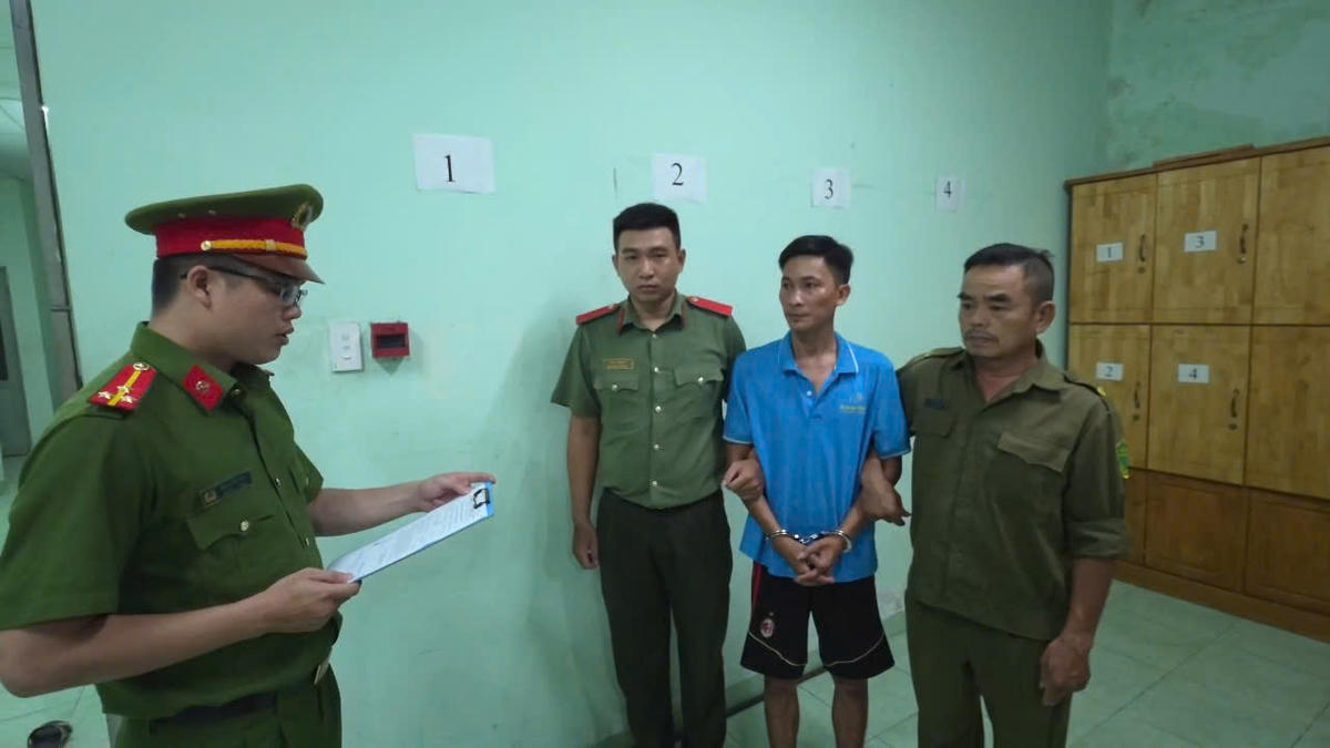 TP Hồ Chí Minh: Tạm giữ người đàn ông đánh con riêng của 'vợ hờ' 